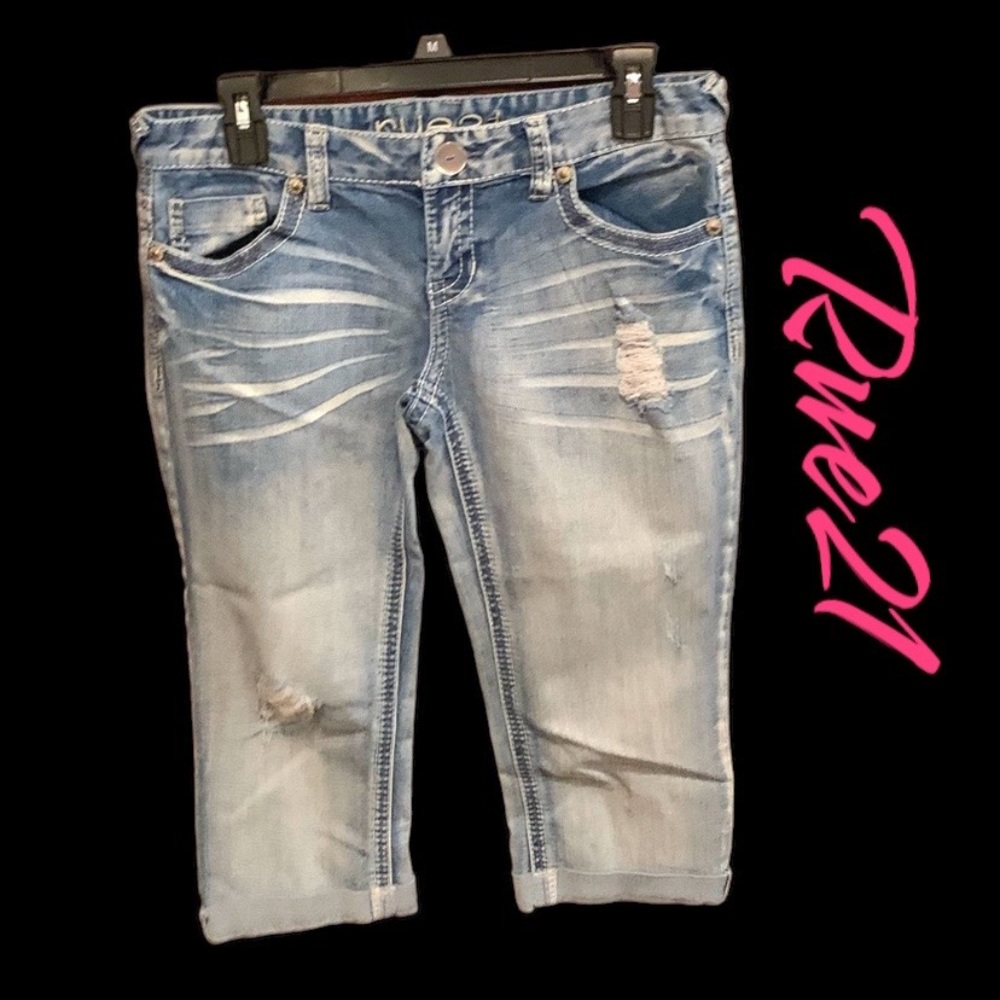 Distressed Cropped Jeans/Rue21/Size 7/8 Juniors